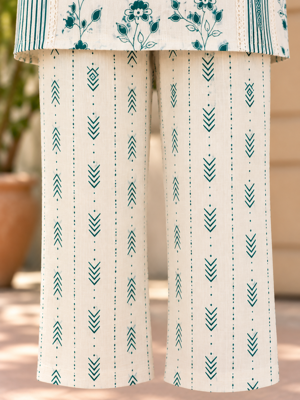 Close-up Neckline with Dupatta